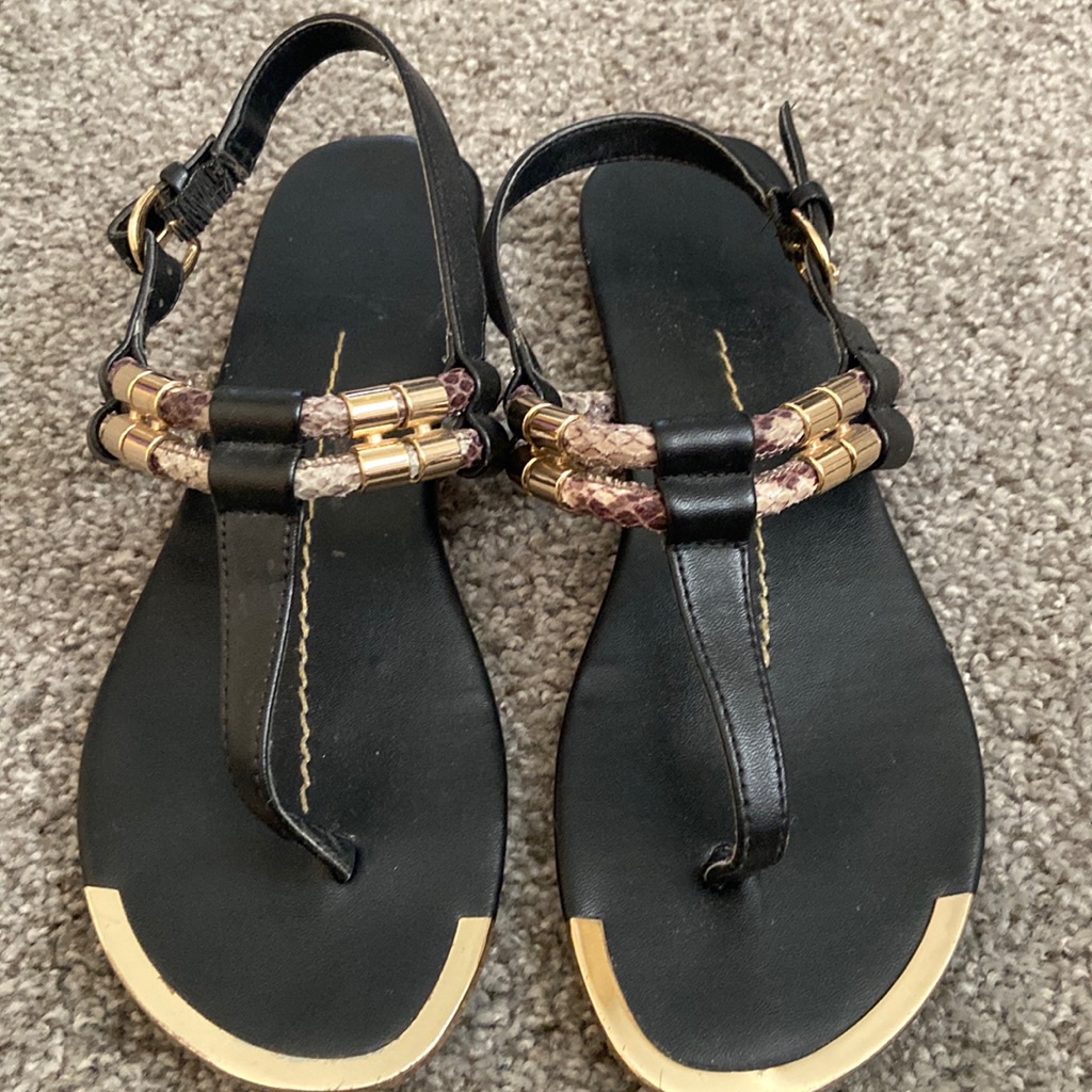 Dolce Vita Flat Sandals Gold Trim Women’s Size 5